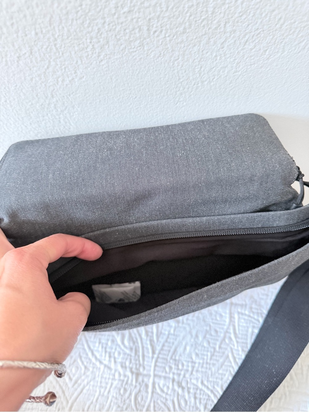 DJI Mavic Air Shoulder Bag NWT Gray Carry Case Crossbody - Picture 6 of 7